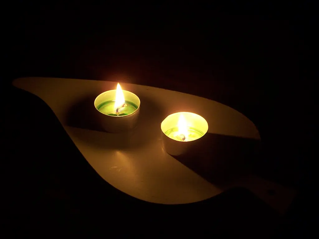 What is a twin flame — two candles burning side by side (Wikimedia Commons)
