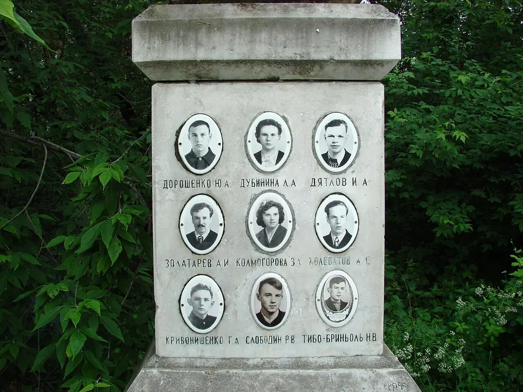 Dyatlov Pass nine hikers — their memorial stone with portrait medallions (Wikimedia Commons)