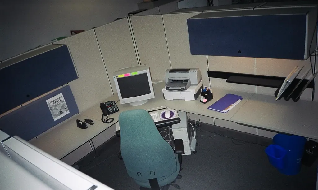 Bad energy in an office cubicle — a single cubicle desk (Wikimedia Commons)