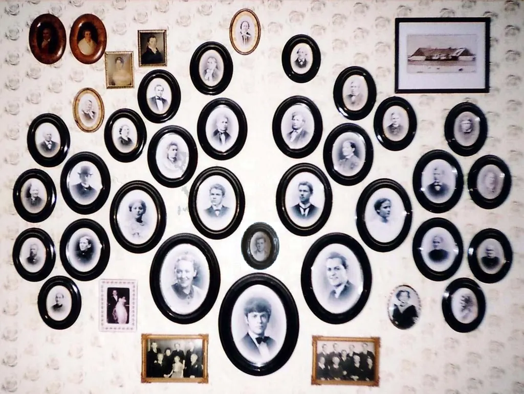 Pitru dosh ki pehchan — framed ancestor portraits on a wall (Wikimedia Commons)
