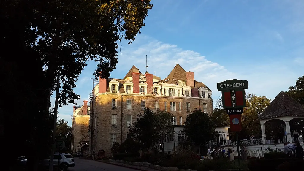 1886 Crescent Hotel Eureka Springs — America's most haunted hotel