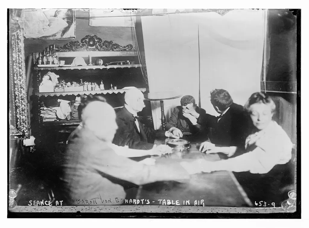 Talking board history — a spiritualist séance in the early 1900s