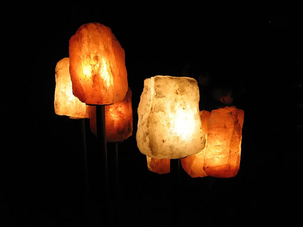 Clear cubicle energy discreetly — glowing Himalayan salt lamps (Wikimedia Commons)
